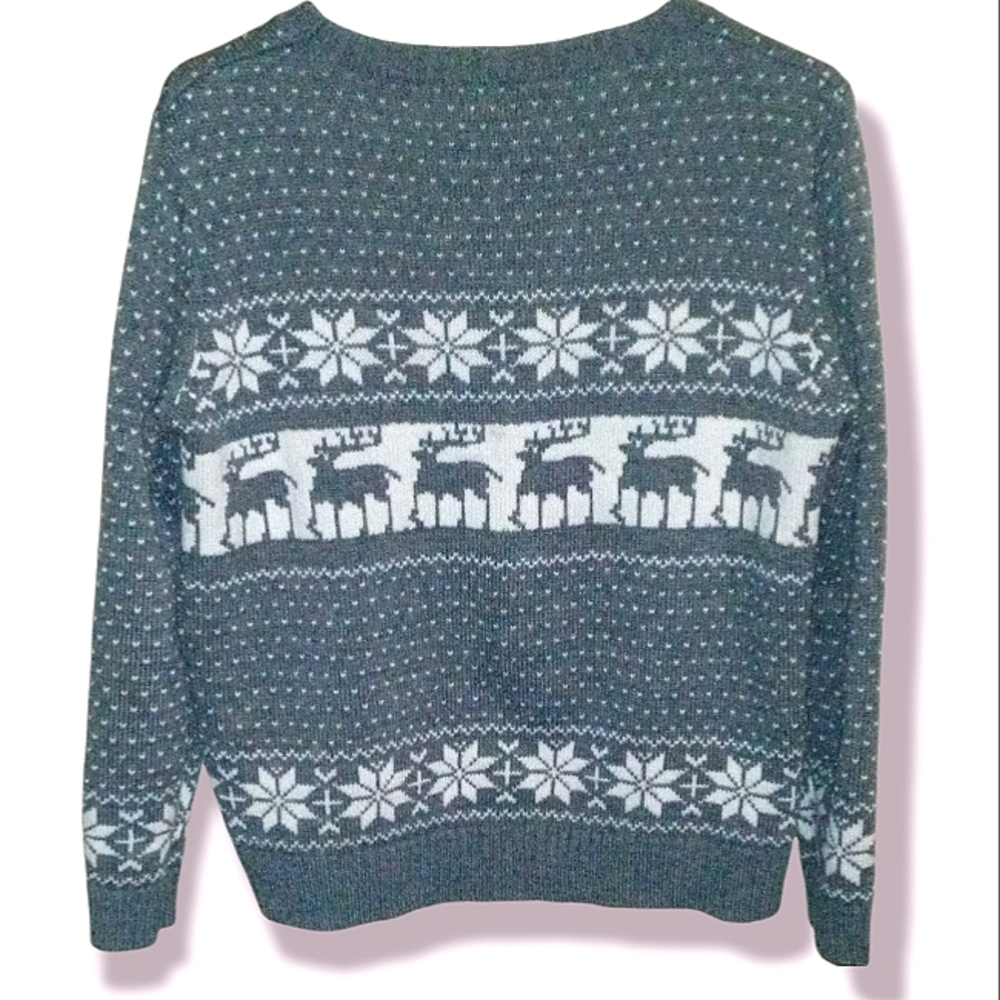 Pol sweater gray and white with folk art design snowflakes deer L